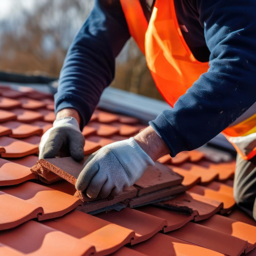 Couvreur sur un toit